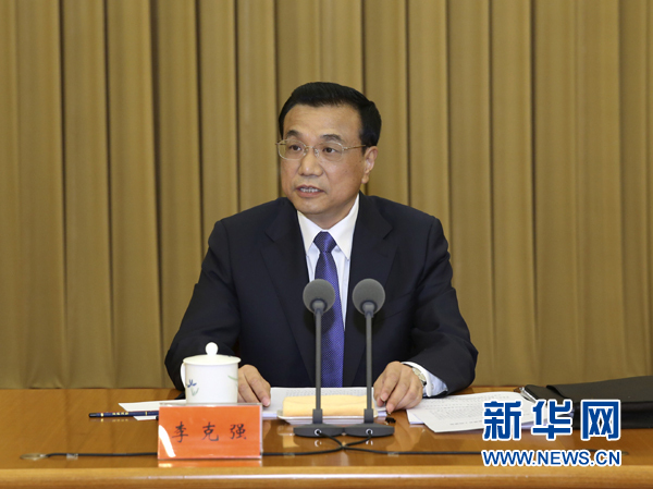5月28日至29日,第二次中央新疆工作座谈会在北京举行。这是5月28日,中共中央政治局常委、国务院总理李克强就新疆经济社会发展工作作讲话。 新华社记者庞兴雷摄 5月28日至29日,第二次中央新疆工作座谈会在北京举行。这是5月28日,中共中央政治局常委、国务院总理李克强就新疆经济社会发展工作作讲话。 新华社记者庞兴雷摄