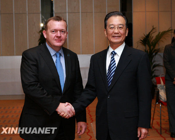 12月17日,中国国务院总理温家宝在哥本哈根会见丹麦首相拉斯穆森。
